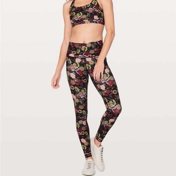 Lululemon 8 Wunder Under Hi-Rise Tight 28"
Fluorolace Multi excellent like new - Picture 1 of 13